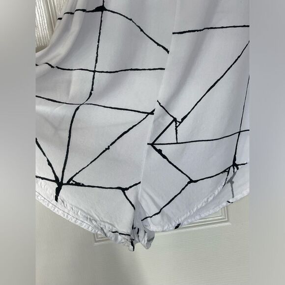 Bean Romper in White Prism shorts light weight Indah size small - Picture 3 of 8